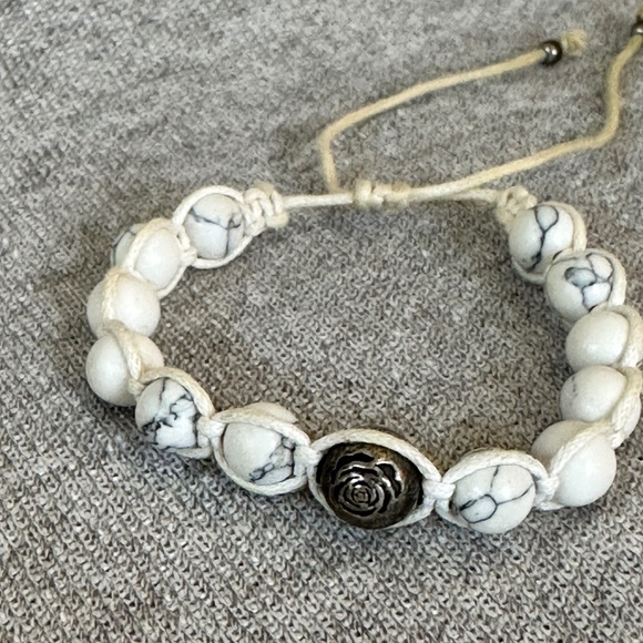 Natural White Howlite Bracelet - Picture 4 of 8